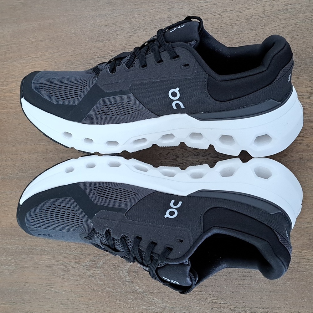 On Cloudrunner 2 - Color: Eclipse / Black - Size: Women 9.5 - Picture 6 of 9